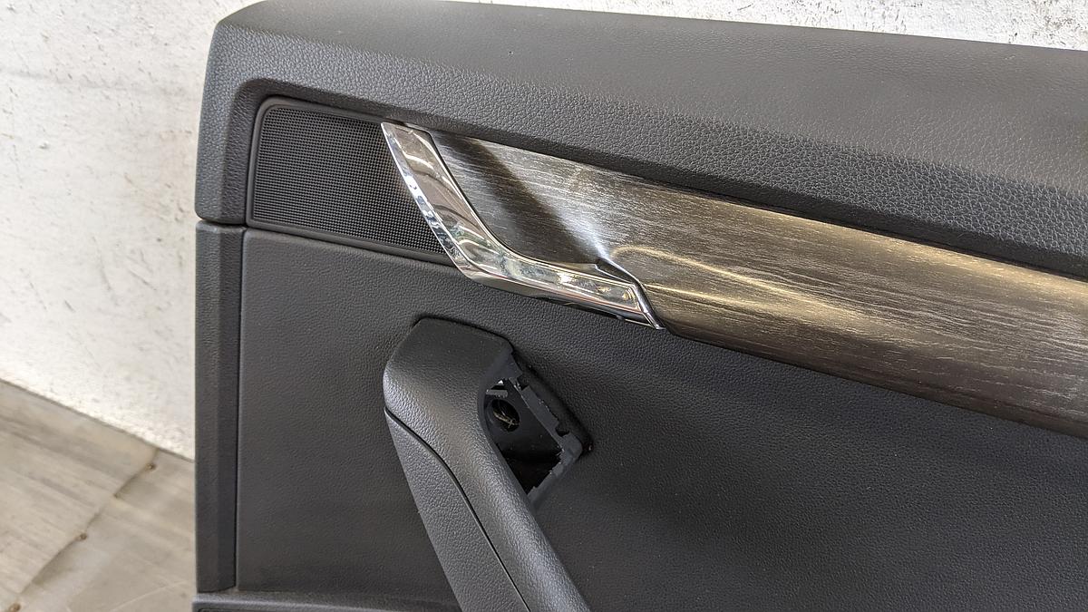 Skoda Octavia 5E Scout T&uuml;rverkleidung hinten rechts 5E0867198