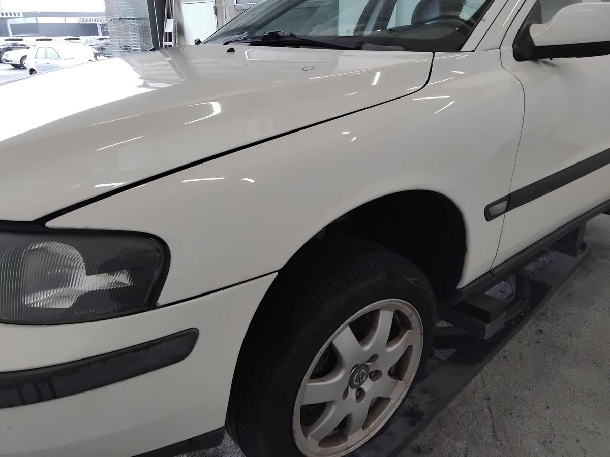 Volvo V70 II original Kotfl&uuml;gel vorn links weiss White Solid BJ2002
