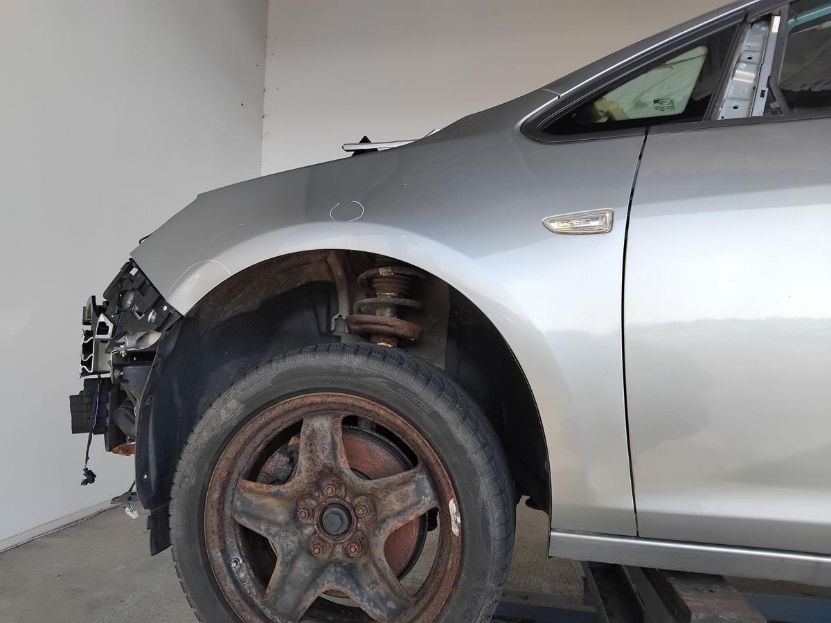 Opel Astra J original Kotfl&uuml;gel vorn links Silberseemetallic Z179 M&auml;ngel BJ2015