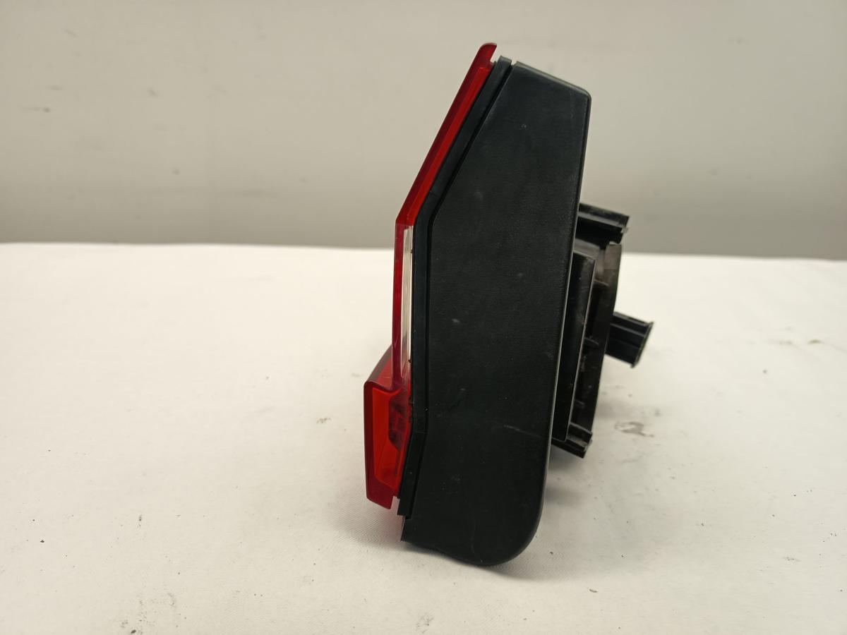 Skoda Superb 3V Kombi original Rück/Schluss/Heckleuchte rechts innen Bj 2016