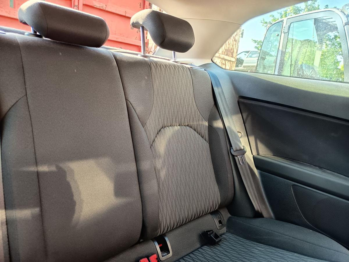Seat Leon III SC 3t&uuml;rer R&uuml;cksitzbank geteilt Stoff schwarz/schwarz UGI Bj2014
