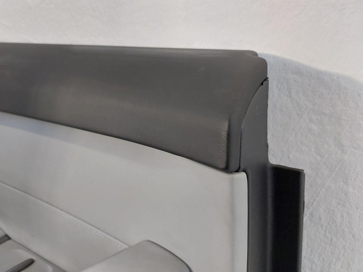 NIO EL6 Elektro SUV T&uuml;rverkleidung hinten links Kunstleder grau Verkleidung T&uuml;r