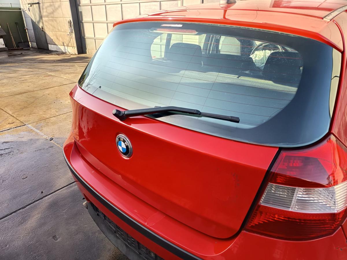 BMW E87 original Heckklappe mit Scheibe 438 Japanrot Bj 2005