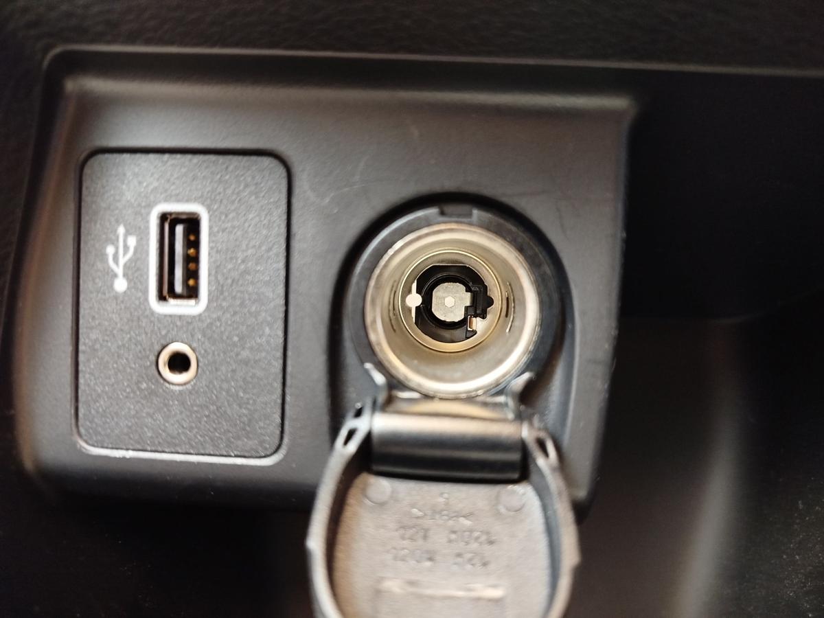 Nissan Micra K14 Verkleidung Schaltkulisse Mittelkonsole Armaturenbrett