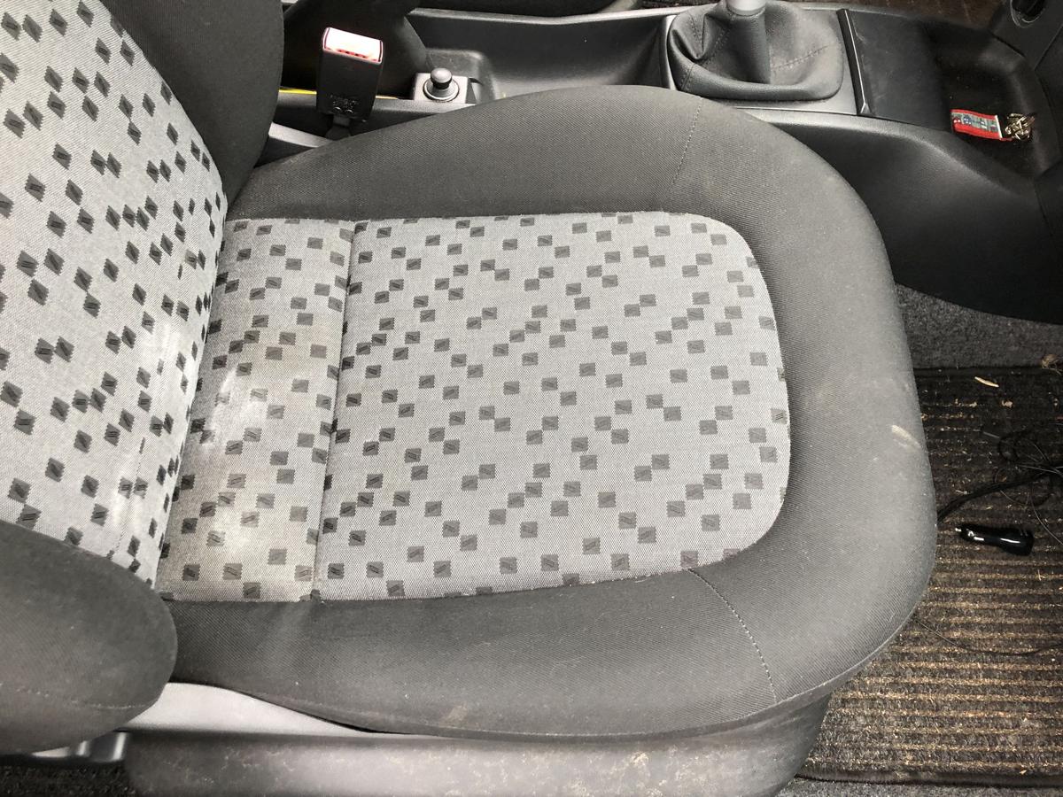 Skoda Fabia 6Y Combi Sitz vorn rechts Beifahrersitz Stoff Autositz ohne Heizung