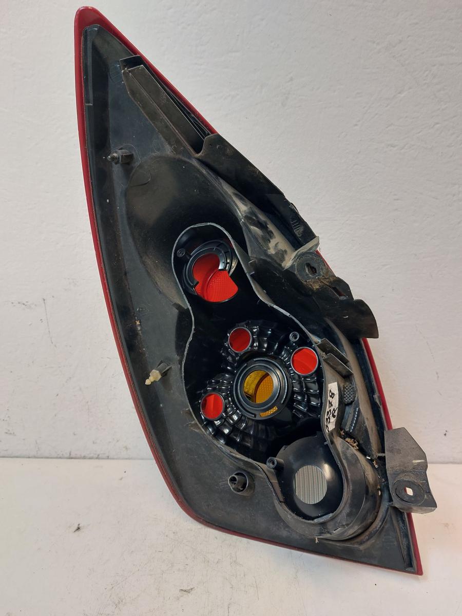 Nissan Primera P12 Fliessheck R&uuml;ckleuchte rechts R&uuml;cklicht Heckleuchte 5t&uuml;rer