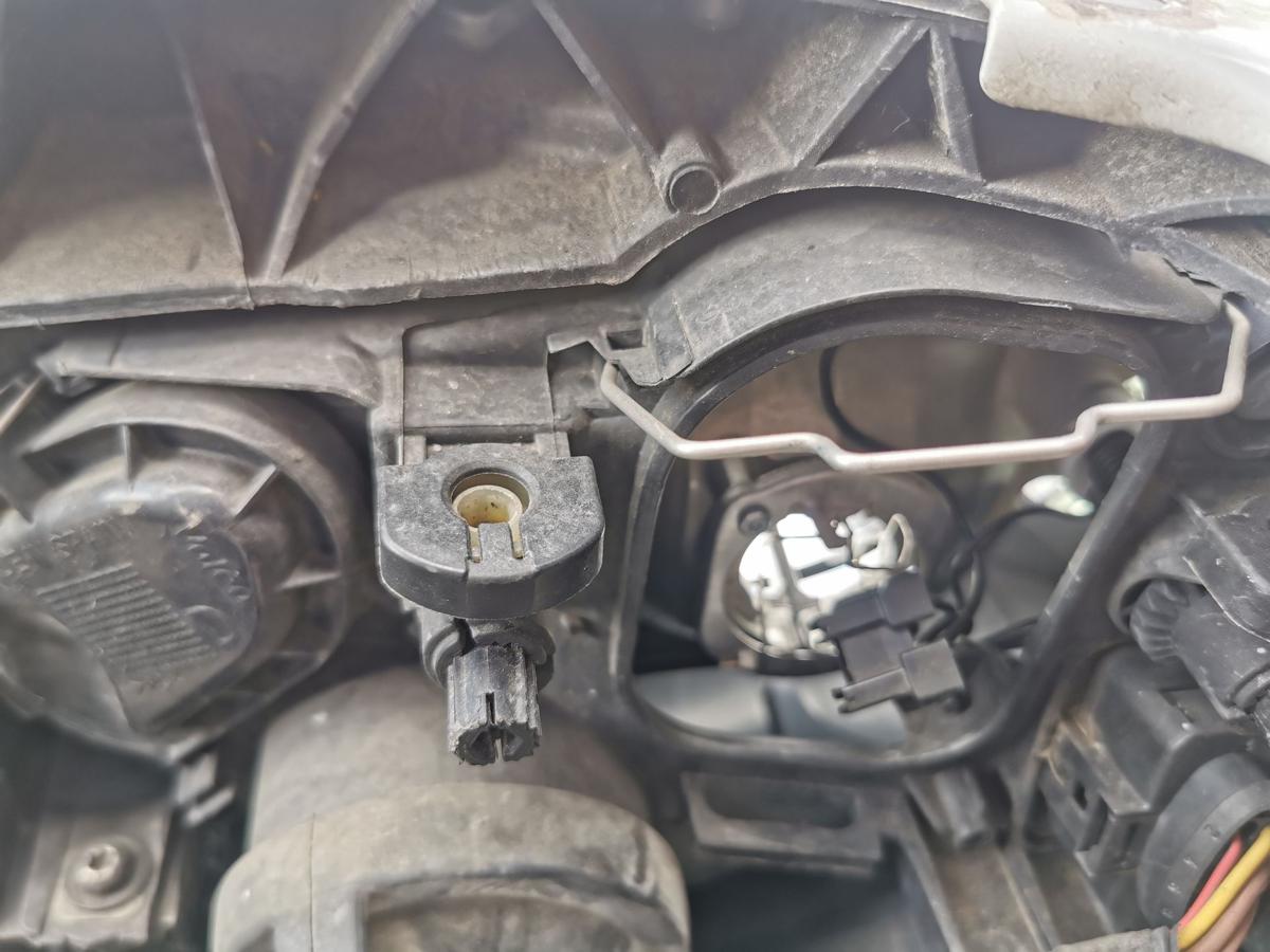 Seat Ibiza 6J Scheinwerfer Hauptscheinwerfer Frontscheinwerfer vorn rechts