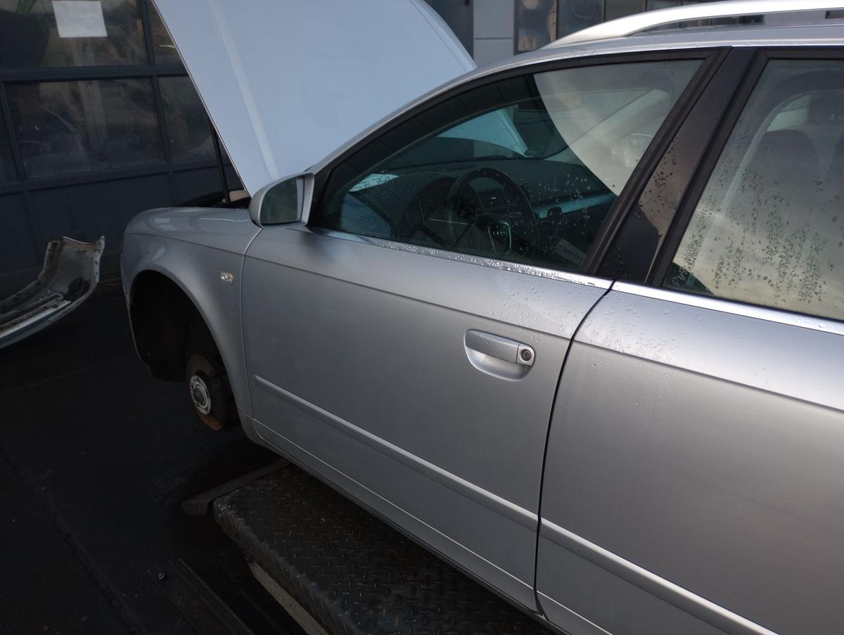 Audi A4 B7 8E original Tür vorn links Fahrer Y7W Lichtsilber Bj 2005