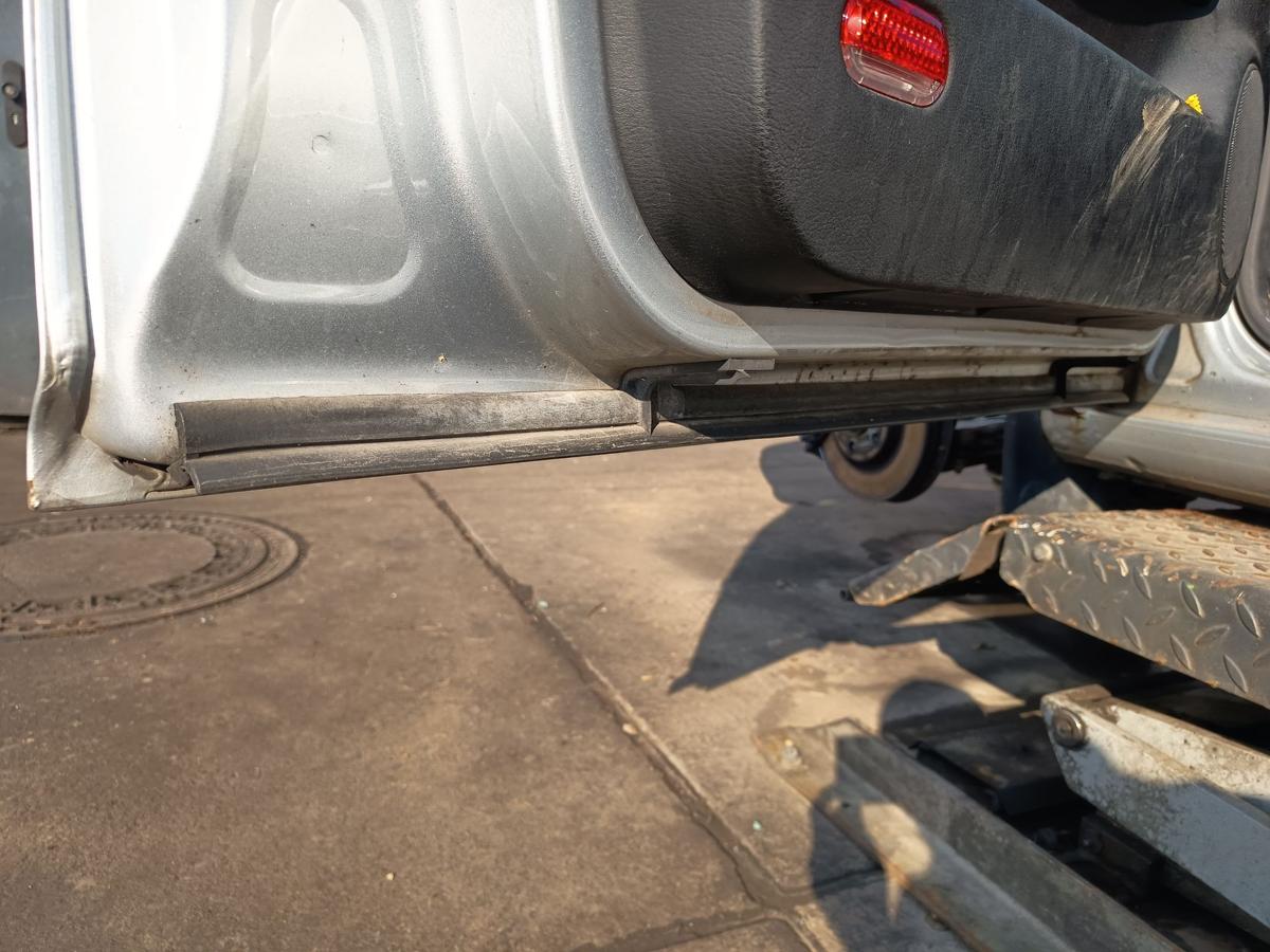 VW Bora 1J original T&uuml;r vorn links Fahrer A7W Reflexsilber Bj 2001