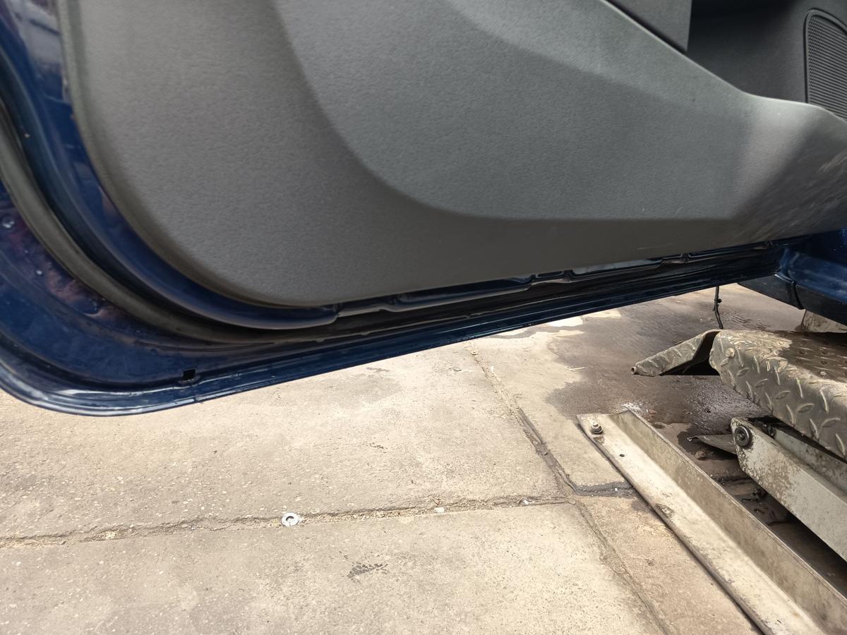 Ford Fiesta Mk7 original T&uuml;r links Fahrer Blazer blau Rohbau Bj 2013
