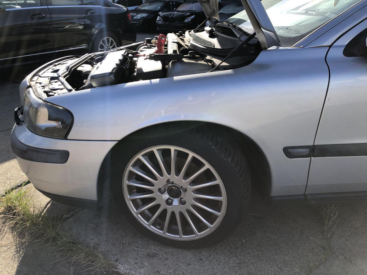 Volvo S60 Typ P24 Kotfl&uuml;gel vorn links Fahrerseite Seitenwand 42600 Silvermet.