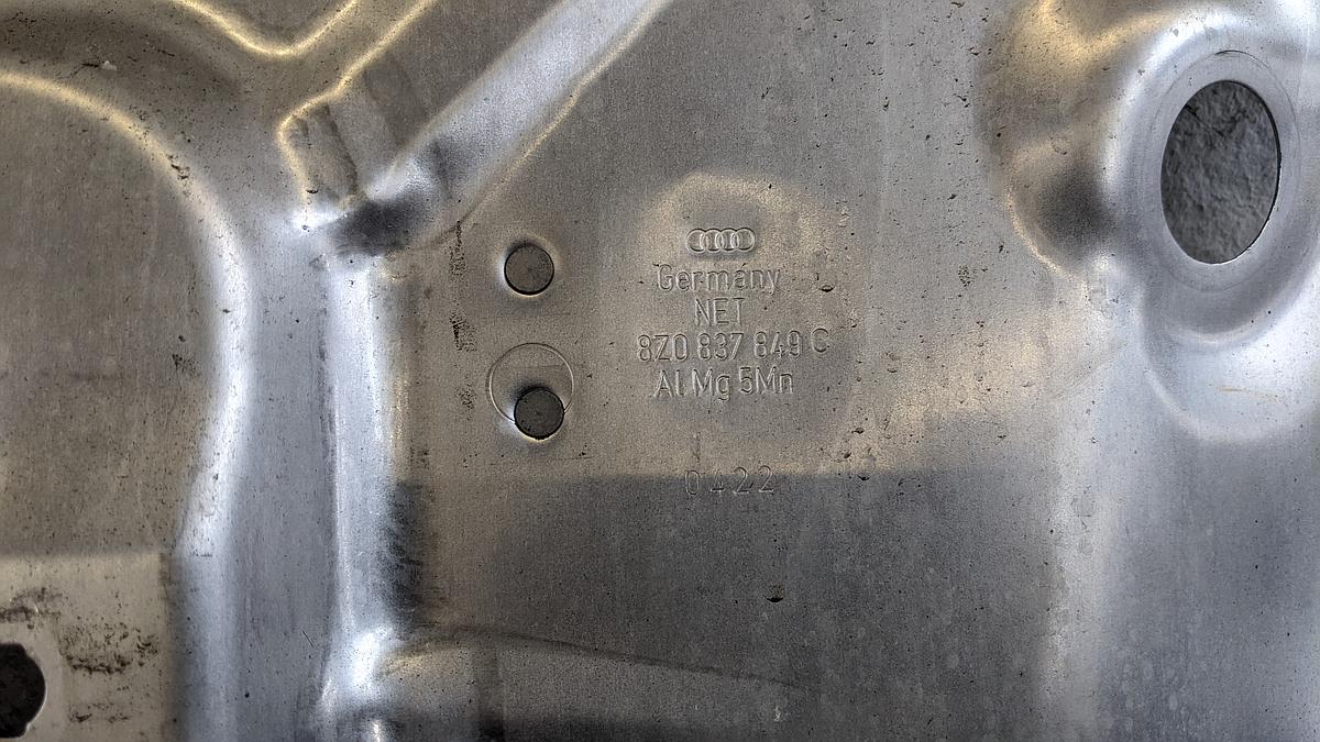 Audi A2 8Z Türblech Trägerplatte vorn links 8Z0837849C