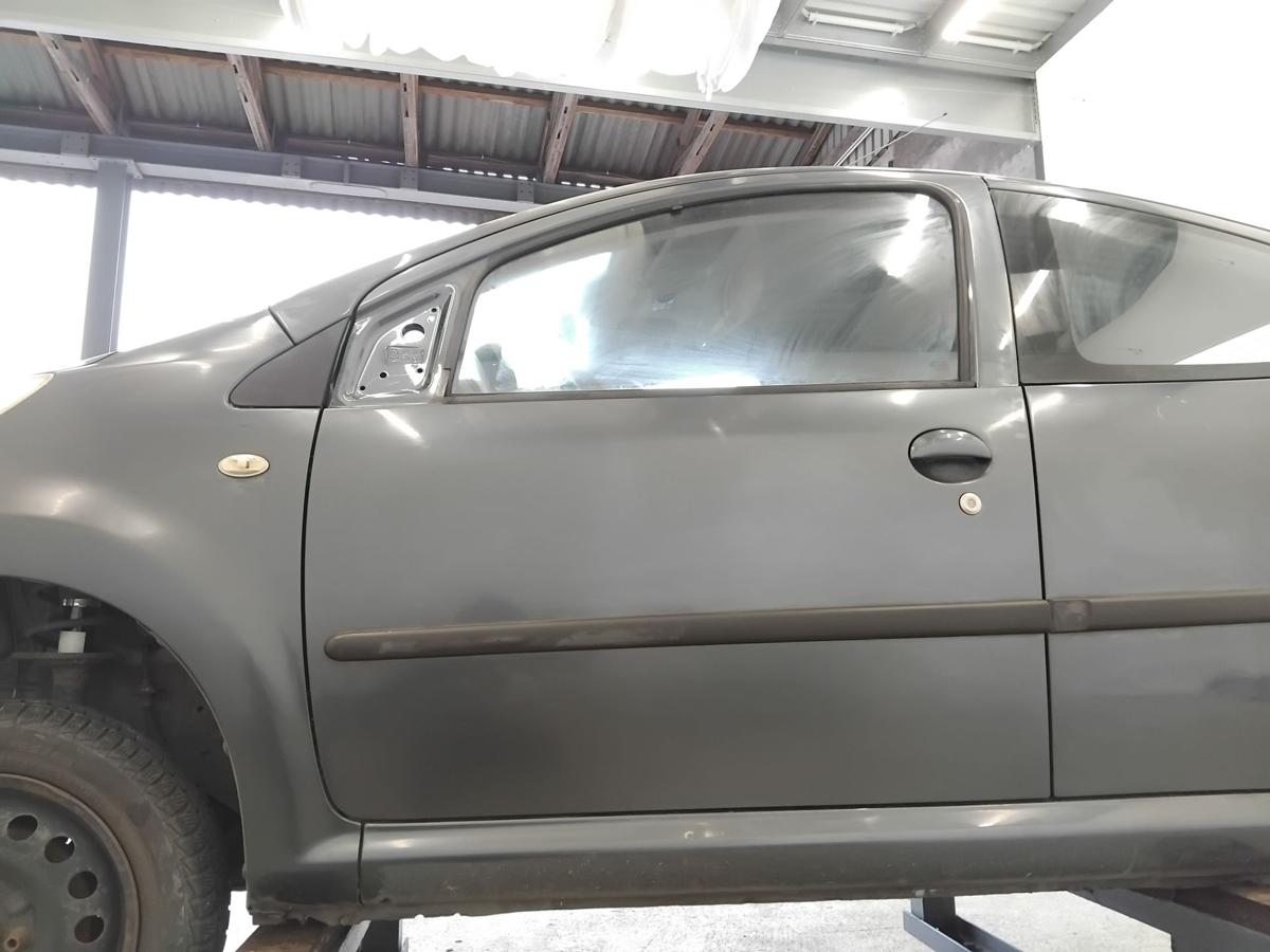 Peugeot 107 T&uuml;r vorn links Fahrert&uuml;r KTA dark grey mica 5-t&uuml;rig BJ2009