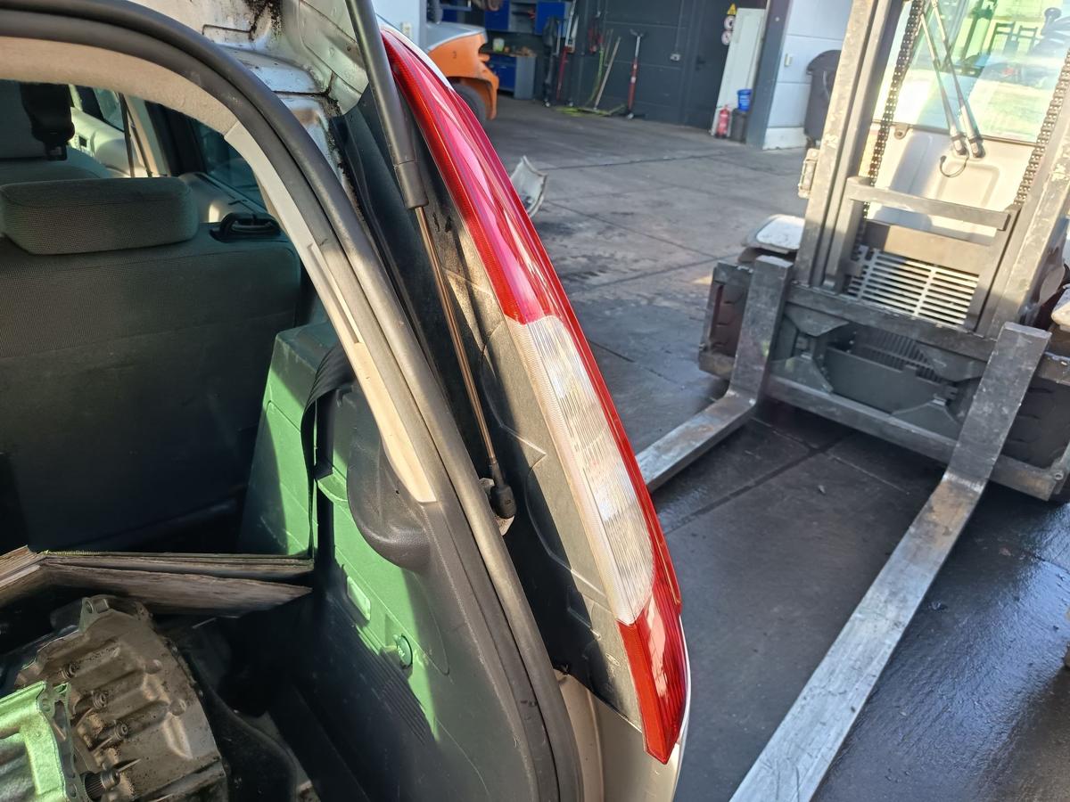 Ford Focus C-Max original R&uuml;ckleuchte rechts Heck/Schluss/Licht Bj 2006