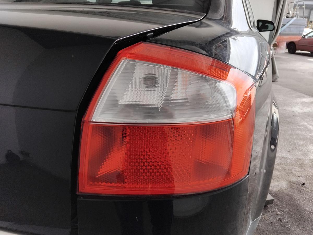 Audi A4 8E B6 Limousine original Rückleuchte Heckleuchte rechts BJ2001 4-türig