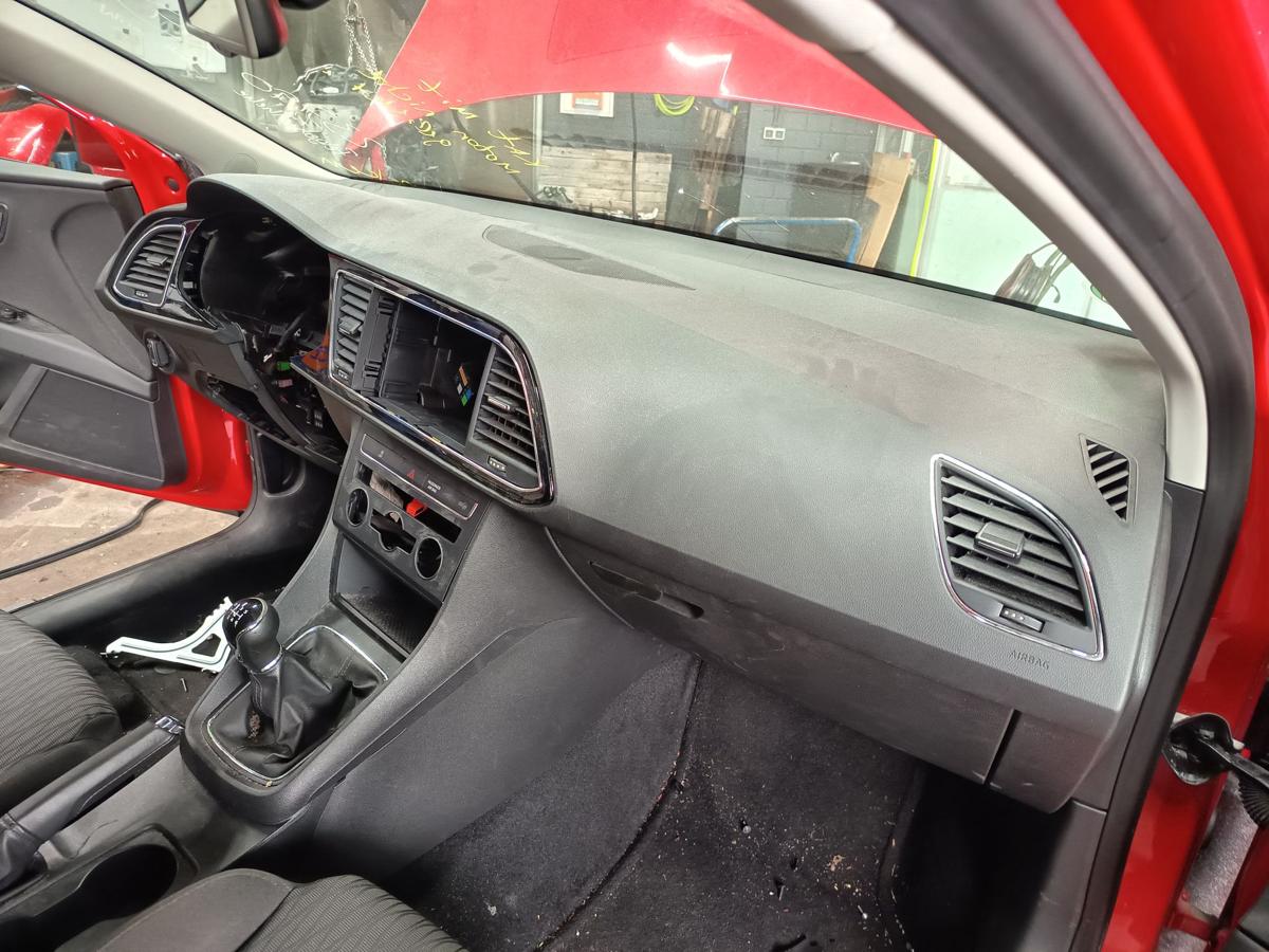 Seat Leon III orig Armaturentafel Brett Oberteil Schalttafel 5F1857003M Bj 2014
