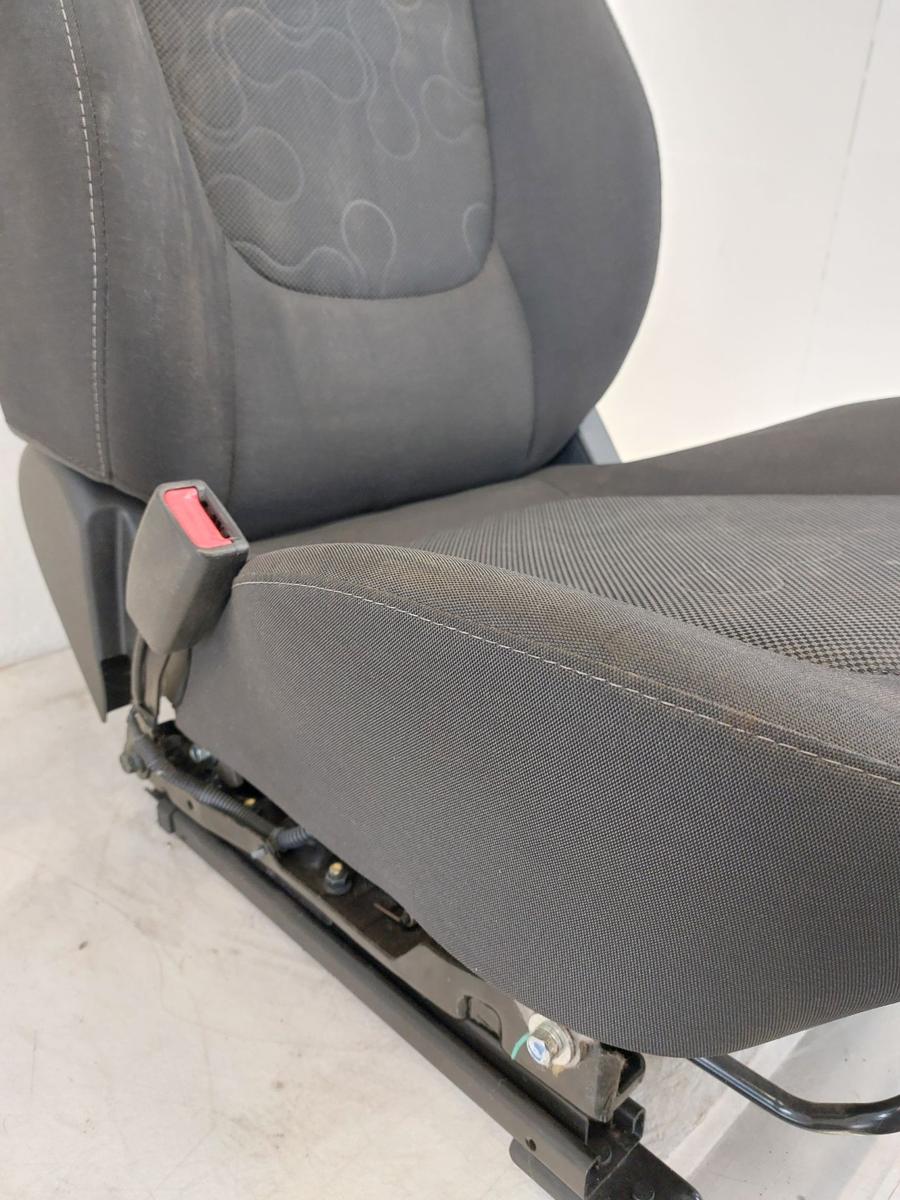 Hyundai i20 PB Sitz vorn links Fahrersitz Stoff mit Heizung 5 türer Autositz