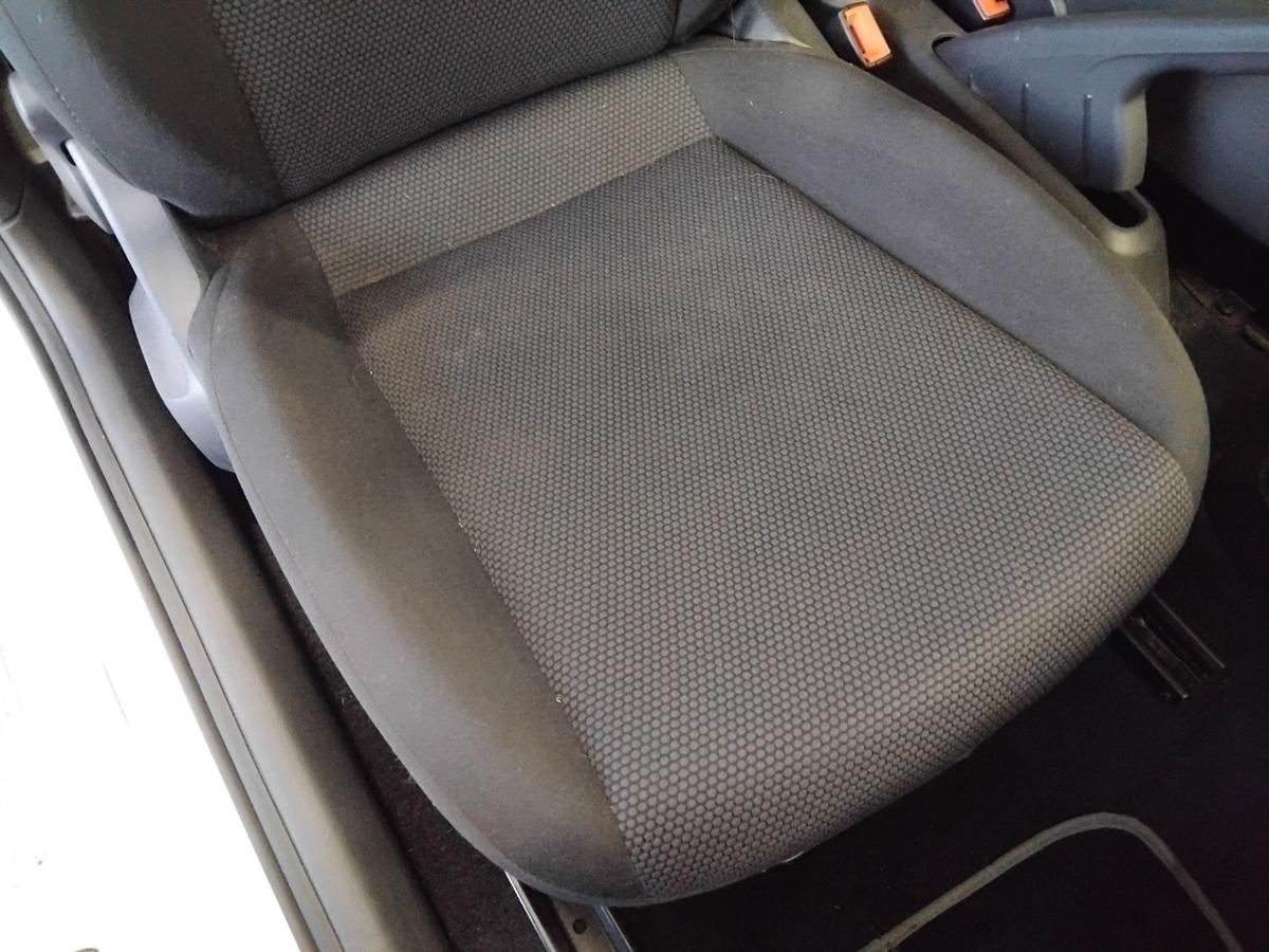 Skoda Citigo orig.Sitz vorn rechts Beifahrersitz Stoff dunkelgrau 3-t&uuml;rig BJ2012