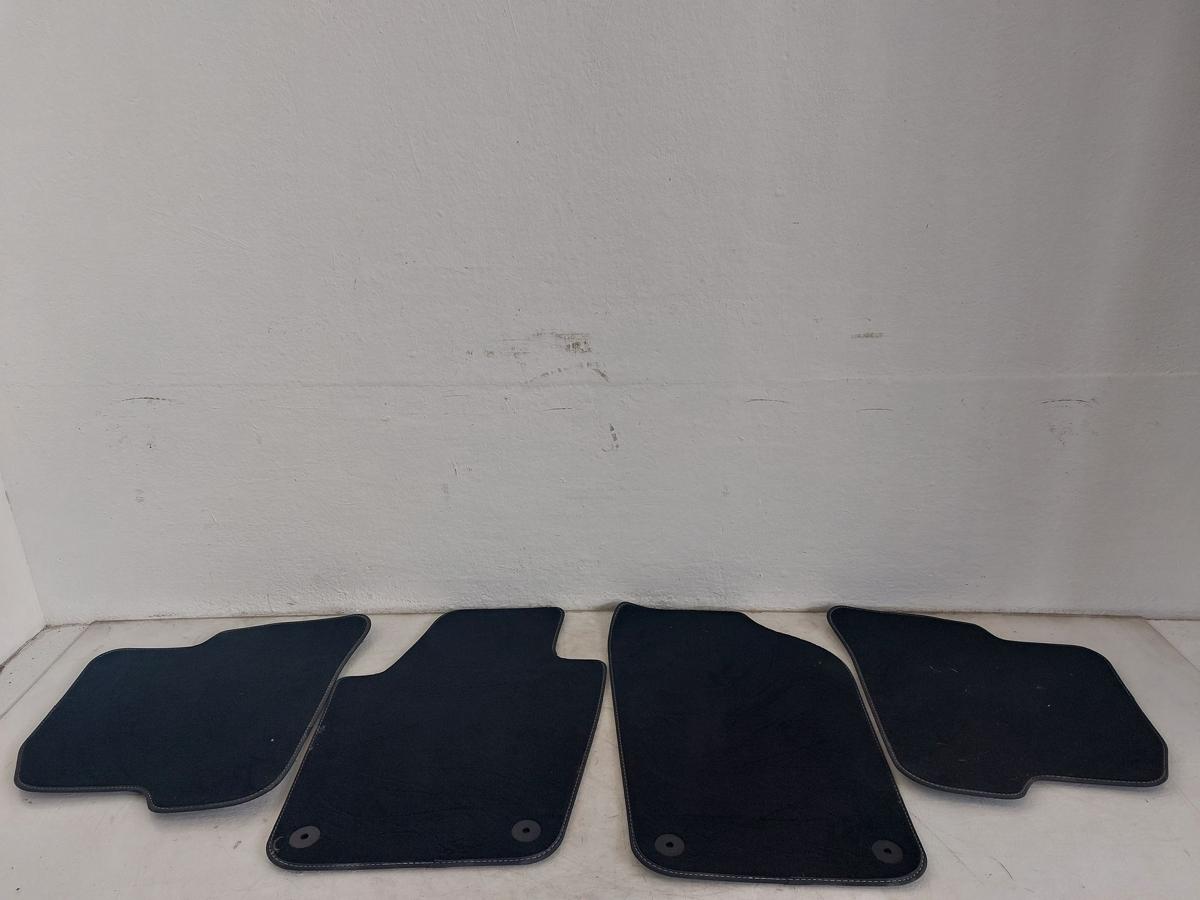 VW Polo 6R Satz Fussmatten 4 teilig Teppich vorn hinten links rechts Velour