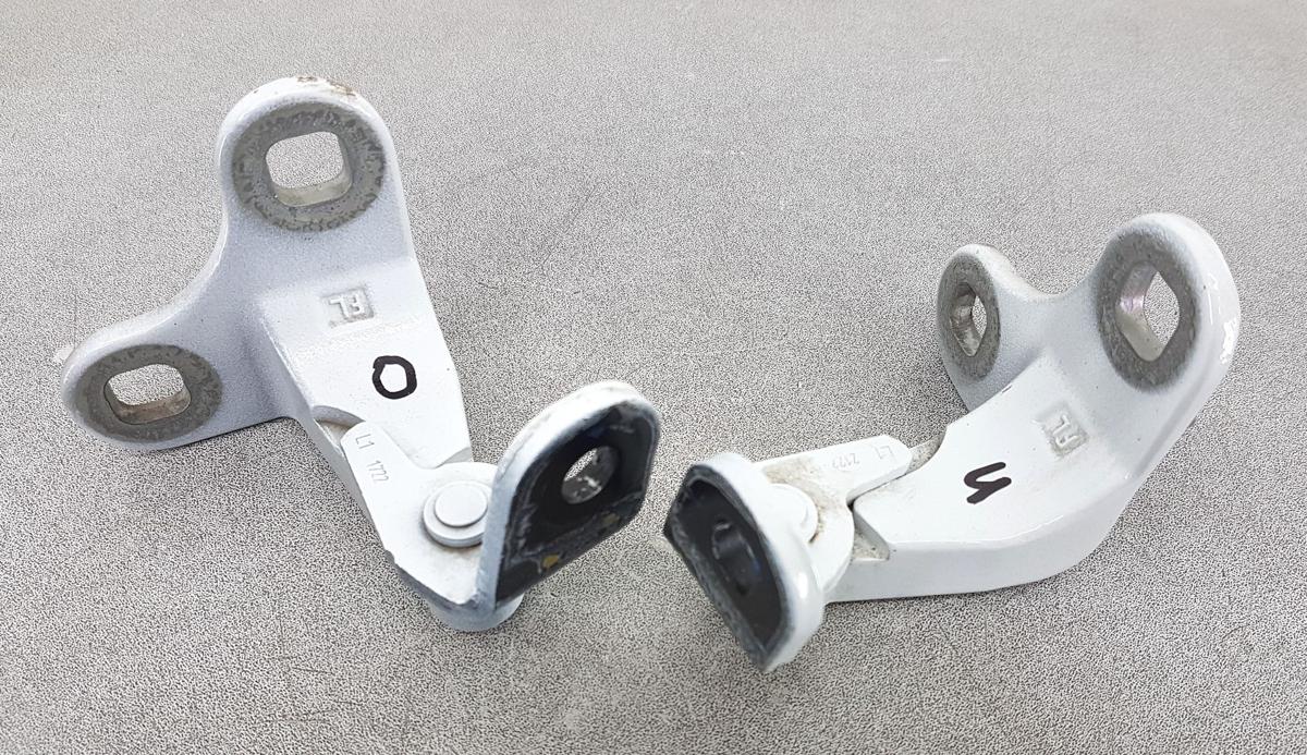 Tesla Model Y Satz T&uuml;rscharniere vorn links Bj2022 in PPSW White Water Pearl