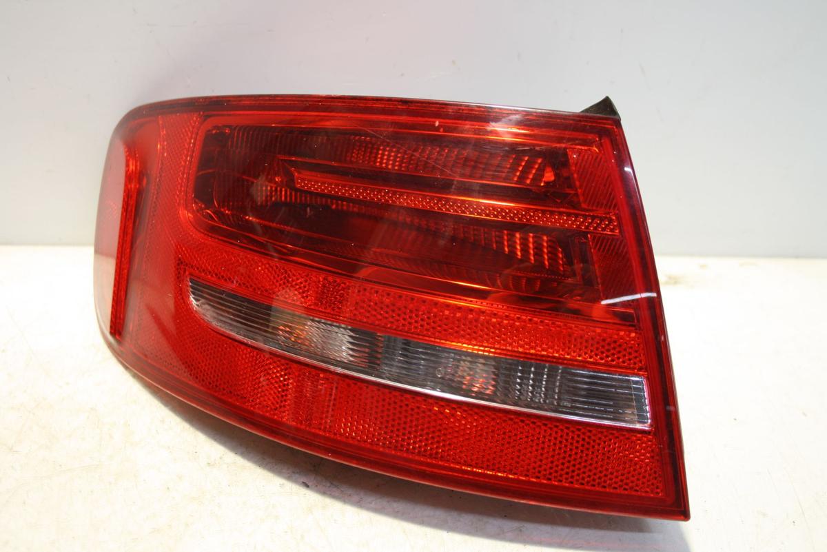 Audi A4 B8 Avant orig Rückleuchte links aussen Heck Licht 8K9945095 Bj 2009