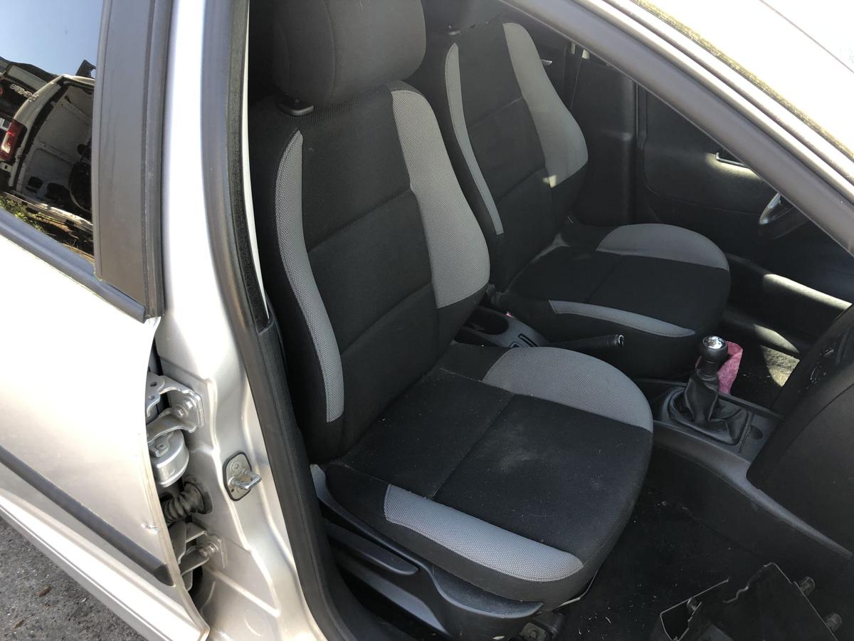 Peugeot 207 WA WC Sitz vorn rechts Beifahresitz 5 t&uuml;rer Stoffsitz Autositz