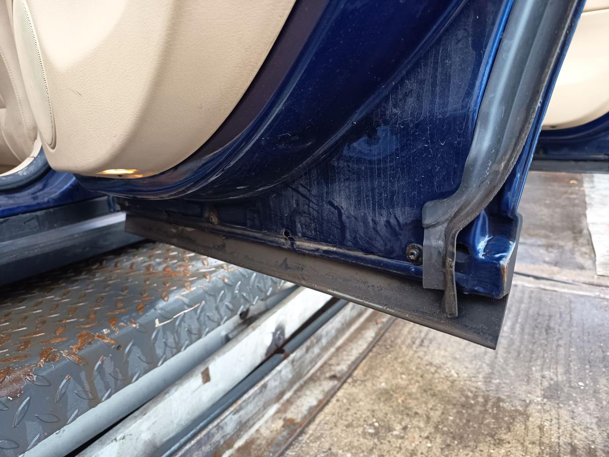 VW Passat 3BG Kombi original T&uuml;r hinten rechts Fond D5Q Shadow Blue Bj 2004