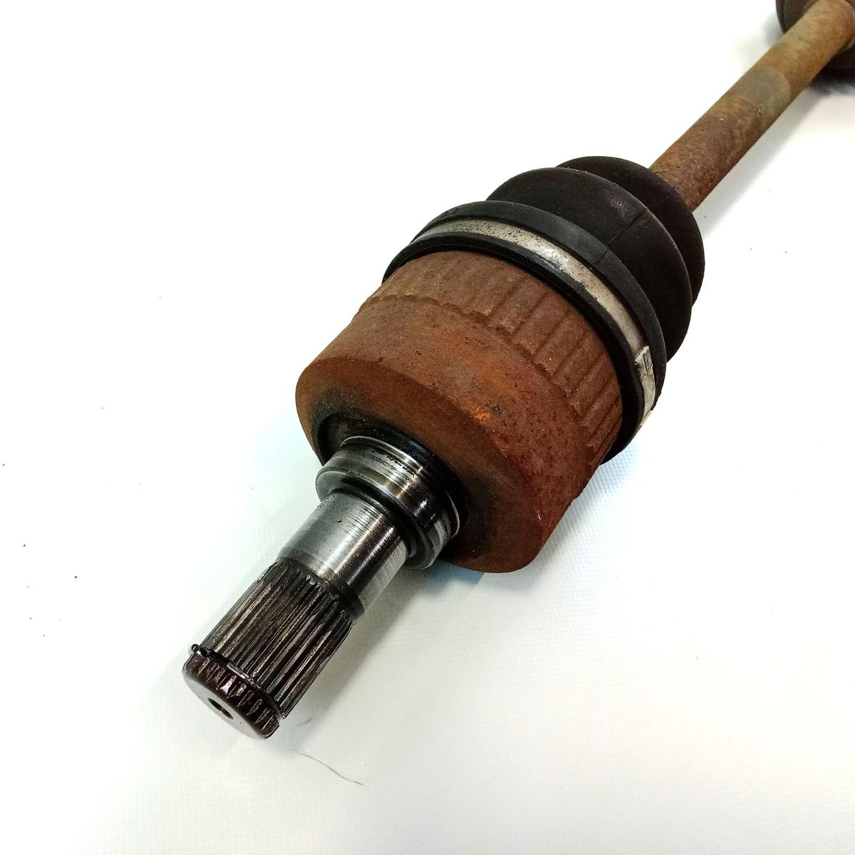 Hyundai Tucson JM Antriebswelle Gelenkwelle vorn links 2.0 104kw 2WD Bj.2006