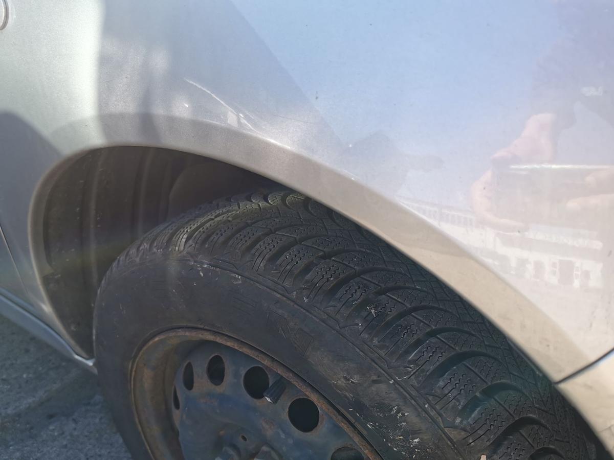Nissan Micra K12 Kotflügel Fender Seitenwand vorn rechts KY0 Sporty Silver Met