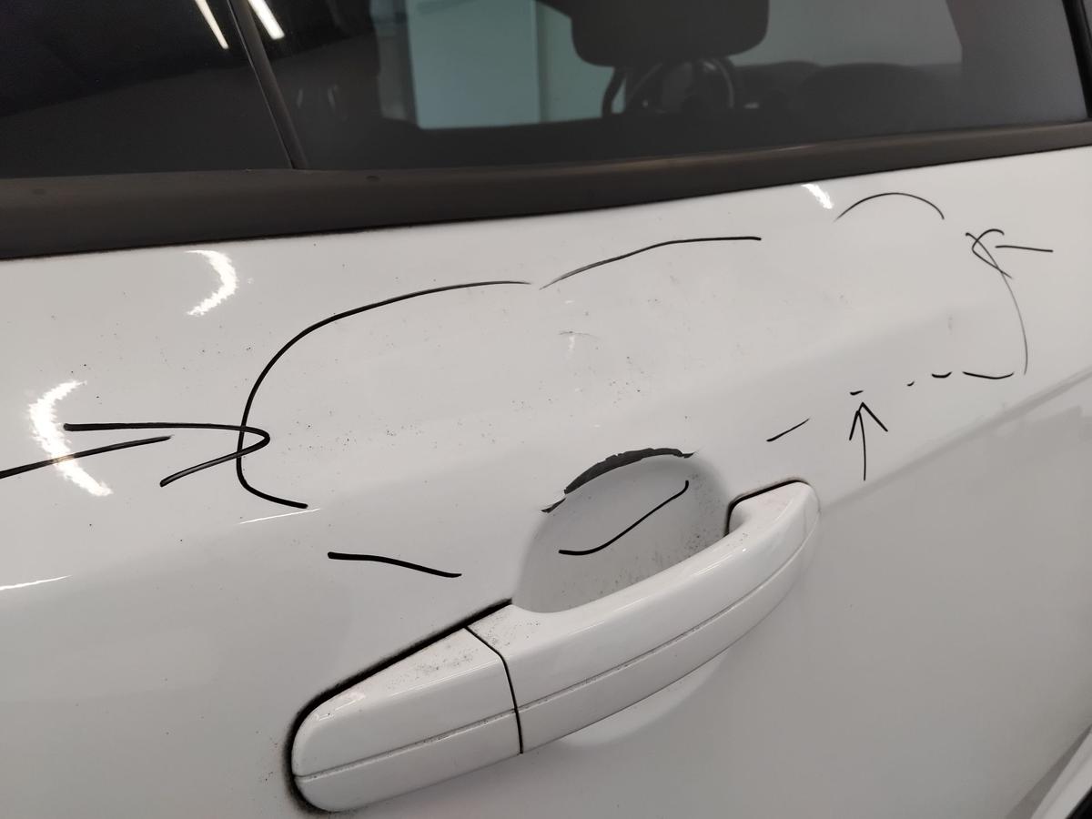 Ford Focus 3 DYB Turnier T&uuml;r hinten rechts frostweiss besch&auml;digt BJ2013