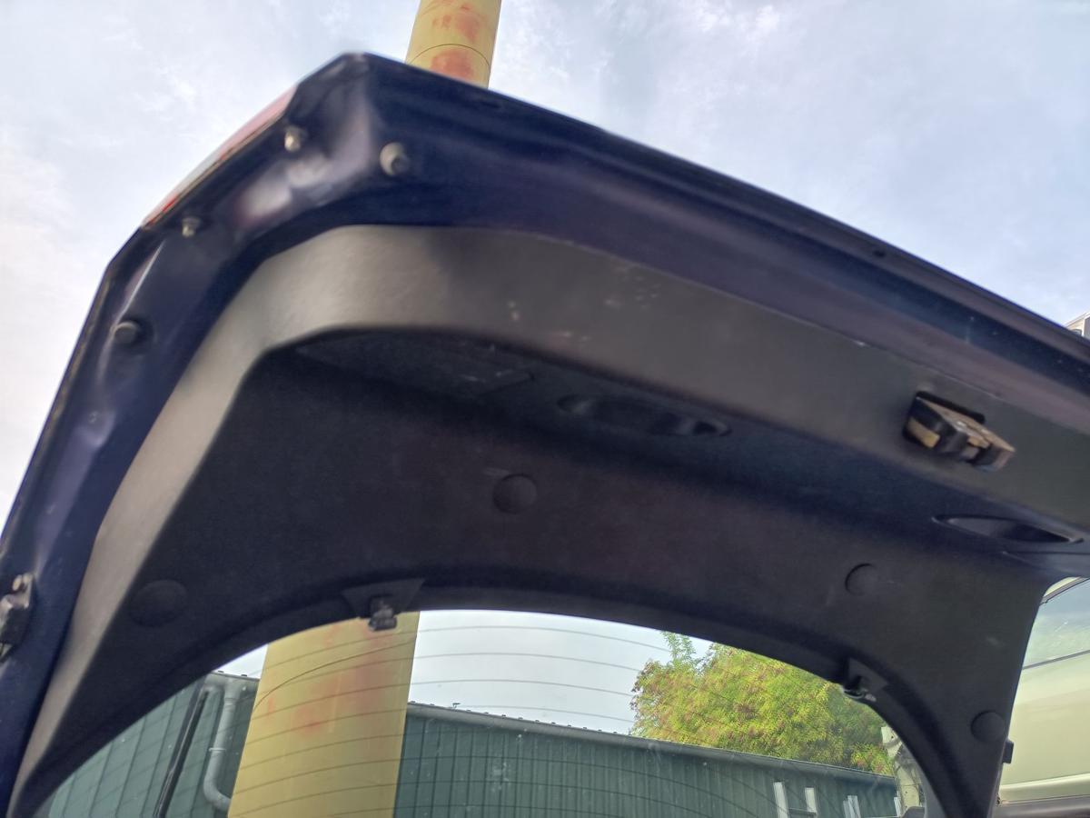 Mitsubishi Carisma original Heckklappe mit Scheibe 3.Bremsleuchte Spoiler EZ2004