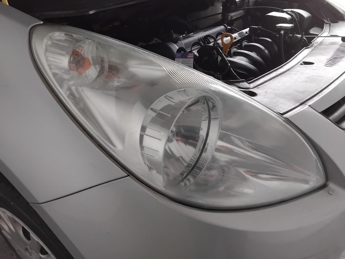 Hyundai i20 PB original Scheinwerfer vorn rechts Halogen mit LWR vergilbt BJ2011