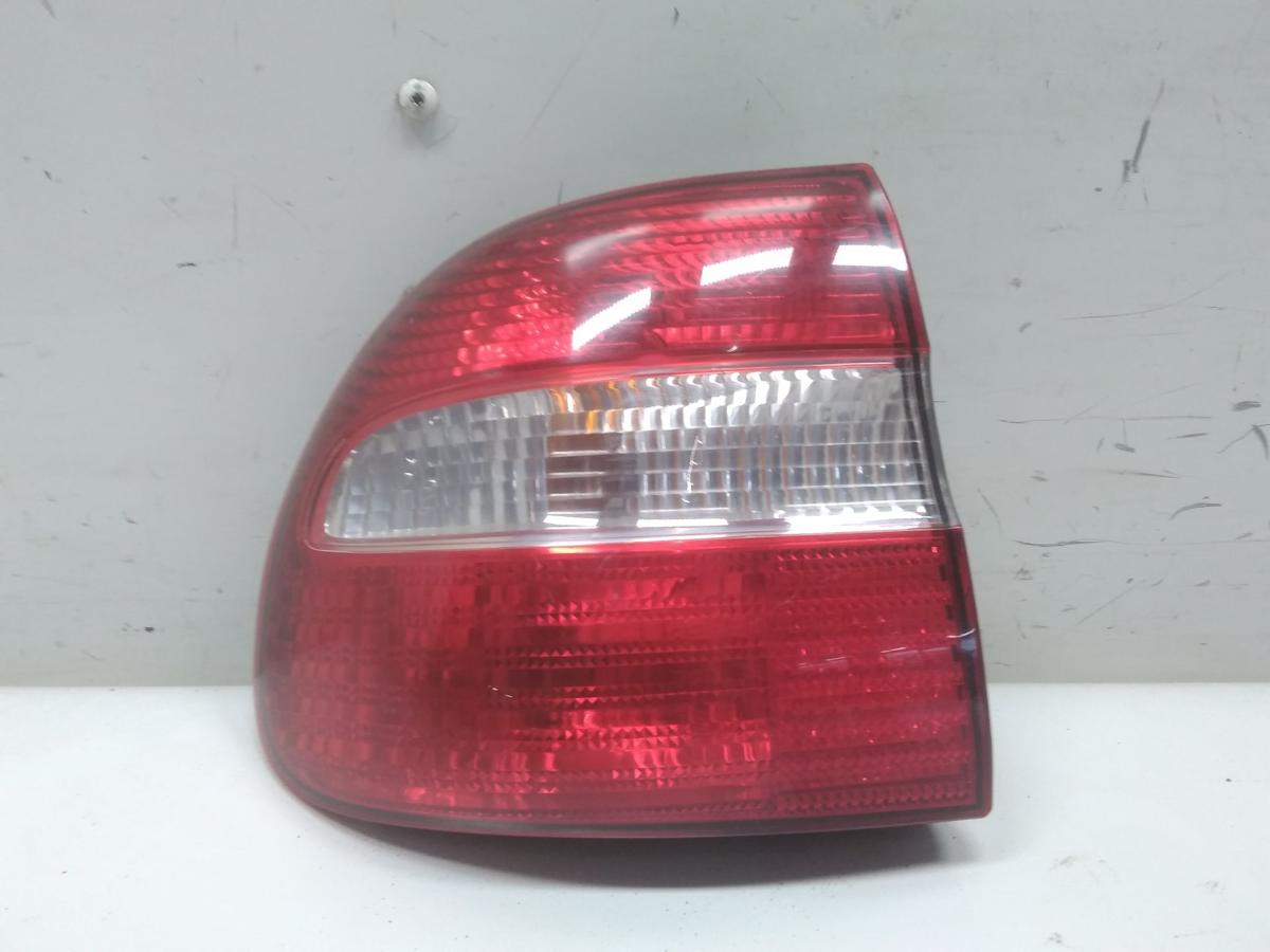 Volvo V40 Facelift original Rückleuchte Heckleuchte links Kombi BJ2001