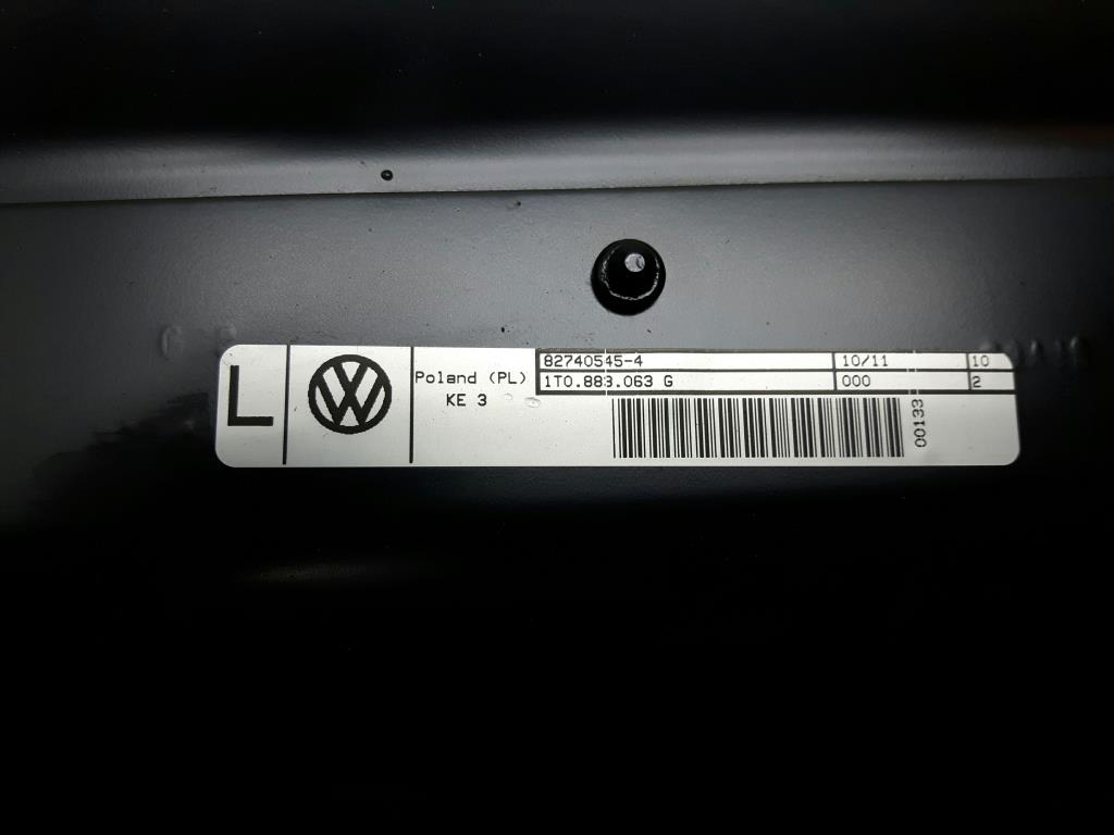 VW Touran 1T3 1T0883063G Sitz mitte links original BJ2011