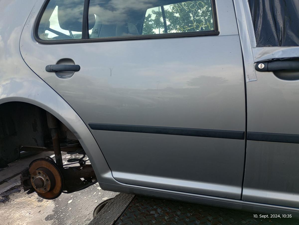 VW Golf IV 4 orig Tür hinten rechts LD7V Silbergraumet. Bj 2001