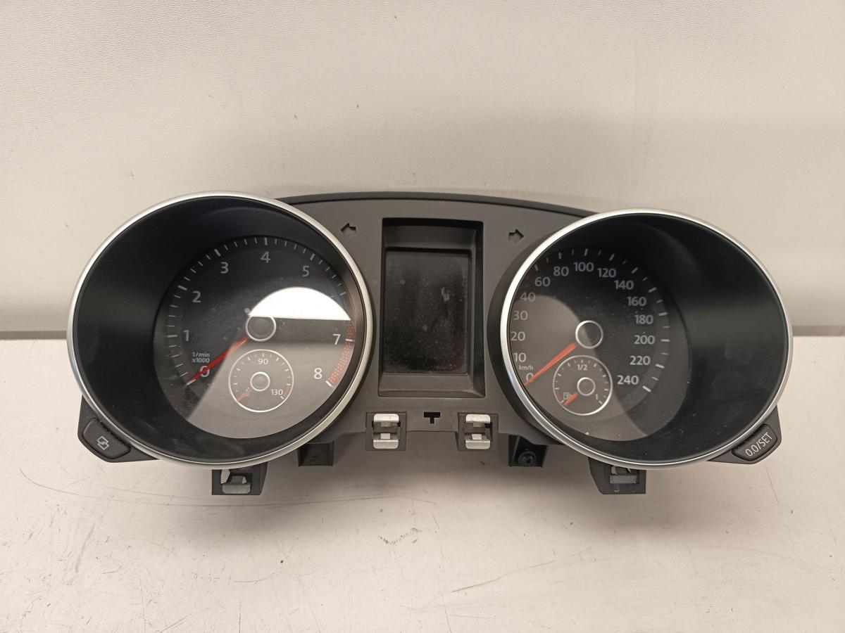 VW Golf VI 5K Bj 2009 original Kombiinstrument Tacho 5K0920870D 1,4L 90KW Benzin