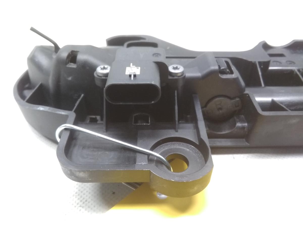 Tesla Model Y original T&uuml;rgriff links 1528114-00-D