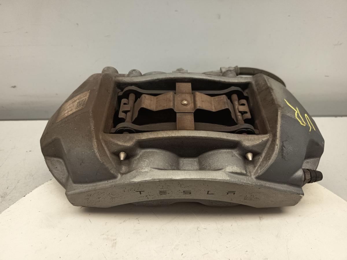 Tesla Model 3 Bremssattel vorne rechts 104462200E Baujahr 2021