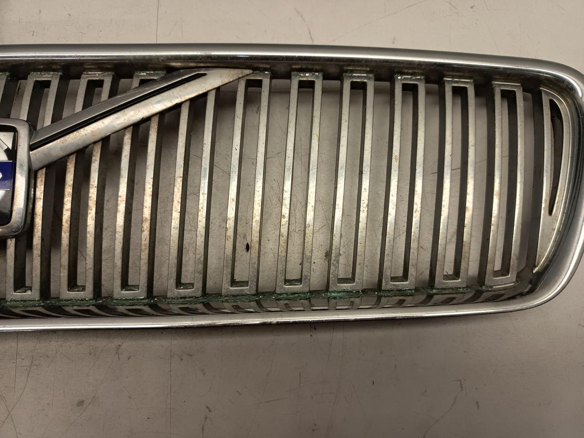 Volvo V50 original K&uuml;hlergrill Emblem vor Facelift Bj 2007