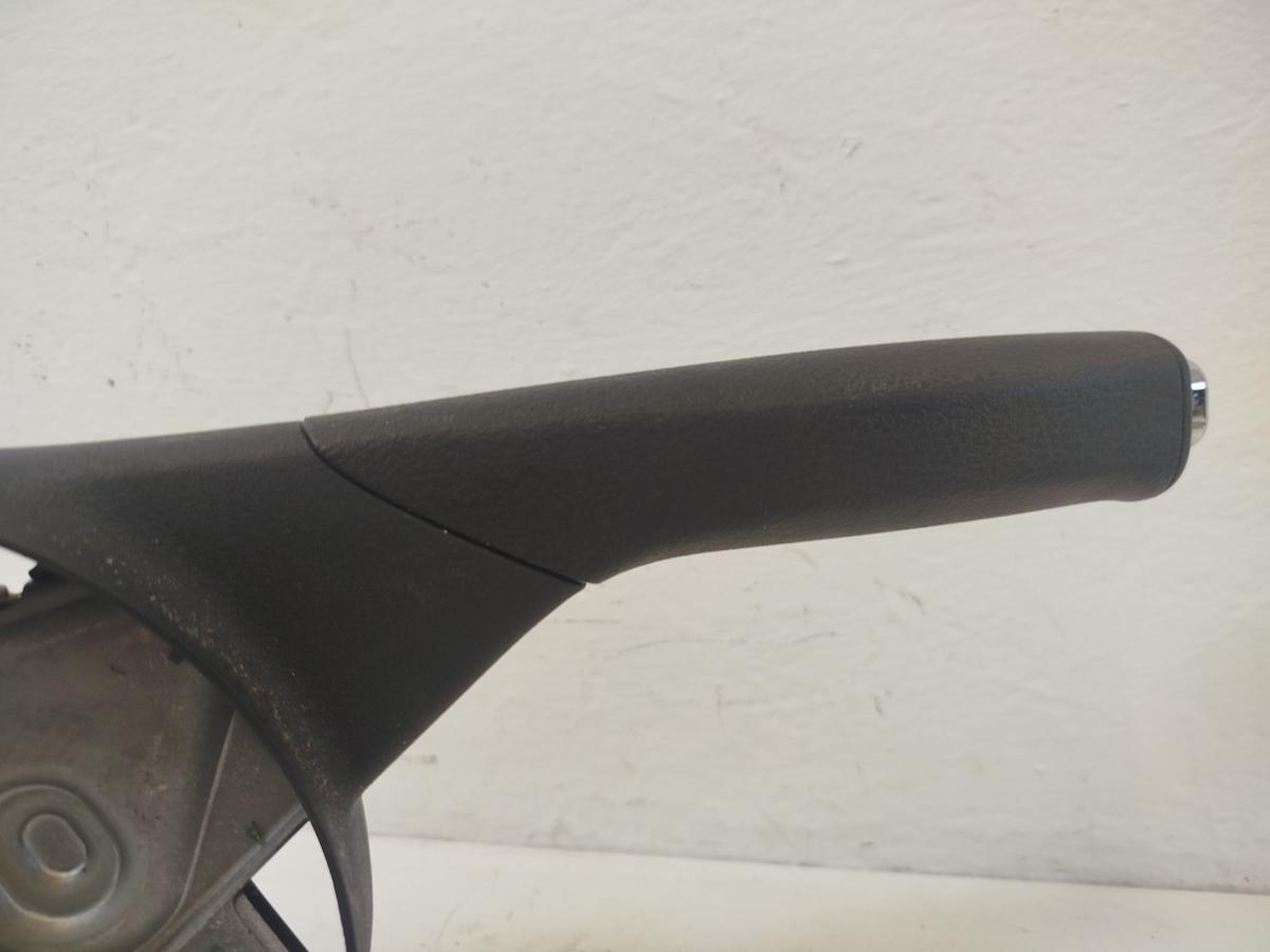 Toyota Yaris XP13 Handbremshebel Handbremse Parkbremse Feststellbremse