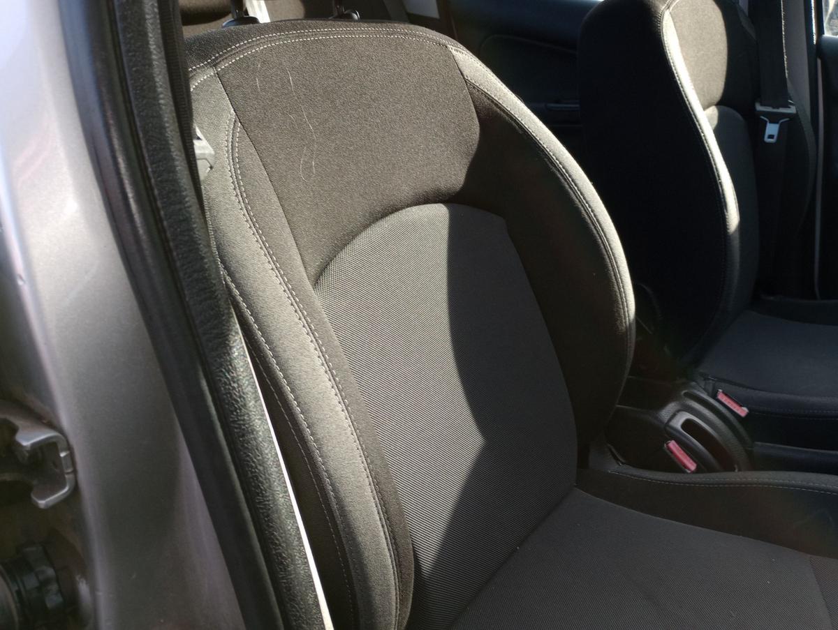Peugeot 206 5trg orig Sitz vorn rechts Beifahrer Stoff schwarz grau Airbag Bj 07