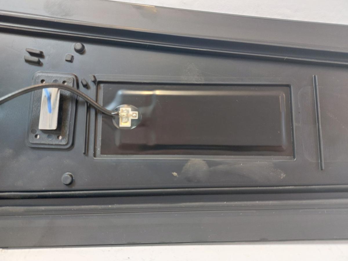 NIO ET7 Elektro Blende Verkleidung B-Säule links außen mit NFC Chipkartenleser