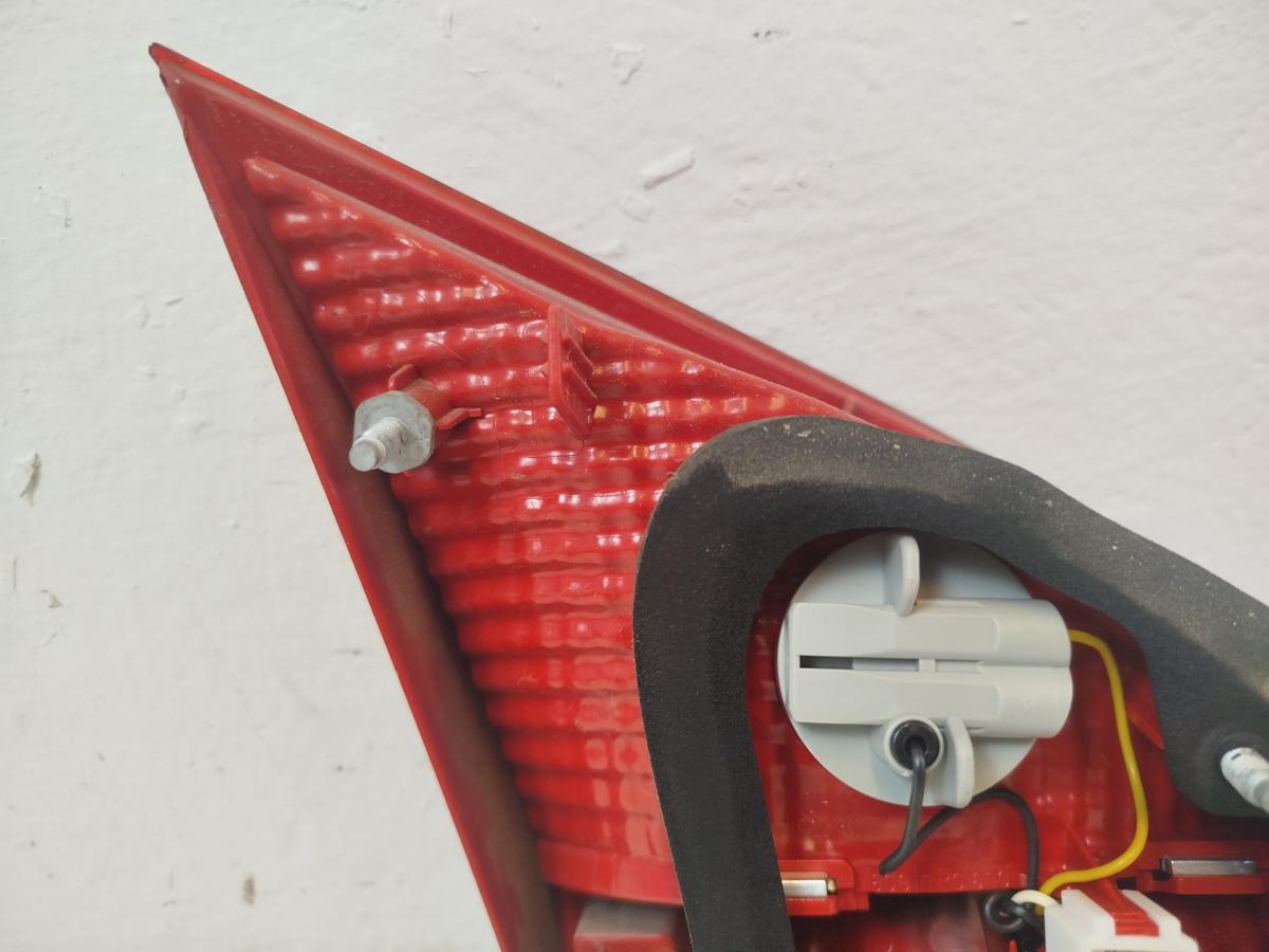 Kia Venga YN R&uuml;ckleuchte innen rechts Heckleuchte Innenteil Heckklappe bis 2016