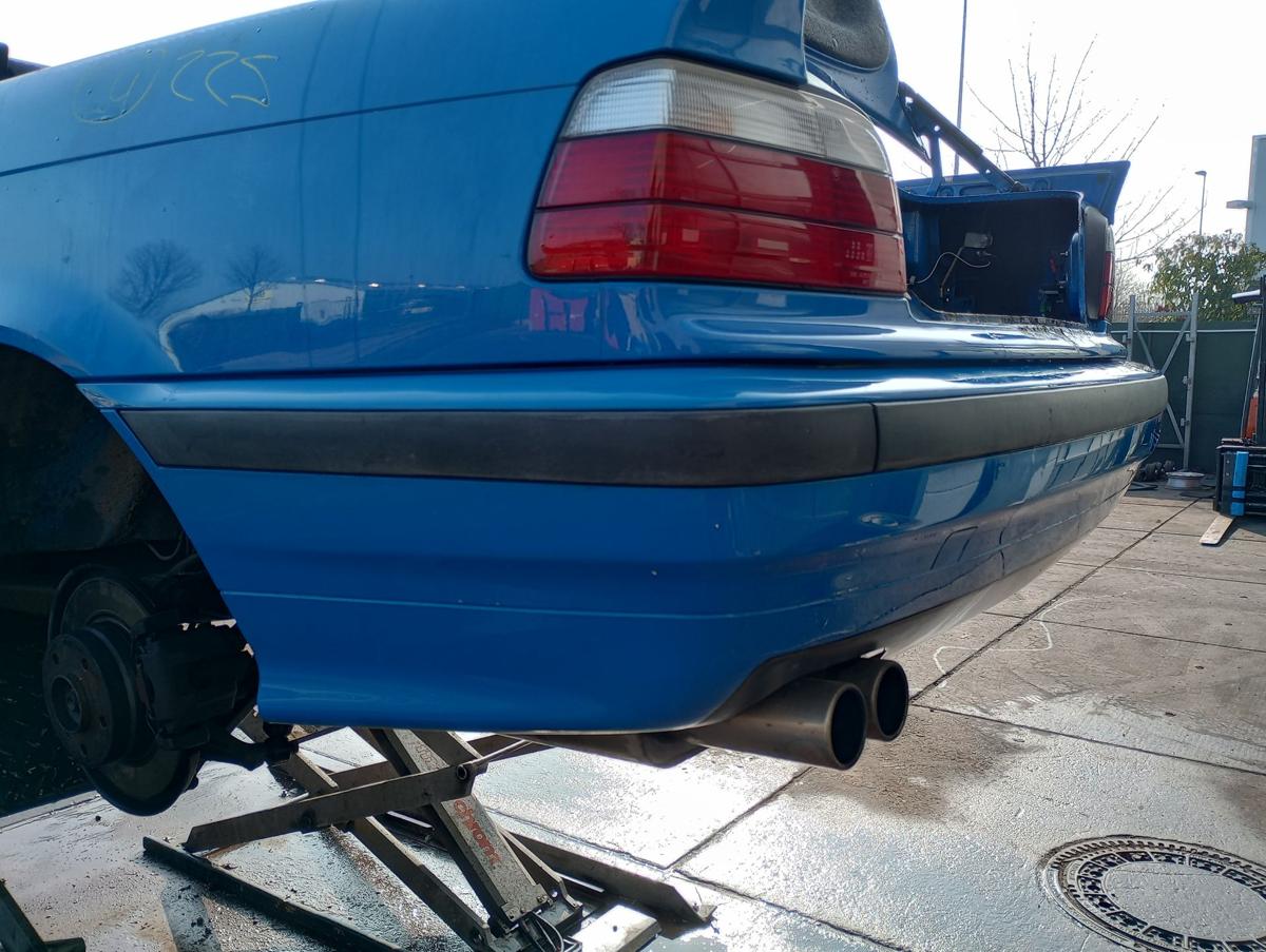 BMW 318i E36 Cabrio Nachbau Stoßstange Stossfänger hinten Santorinblau Bj 1996