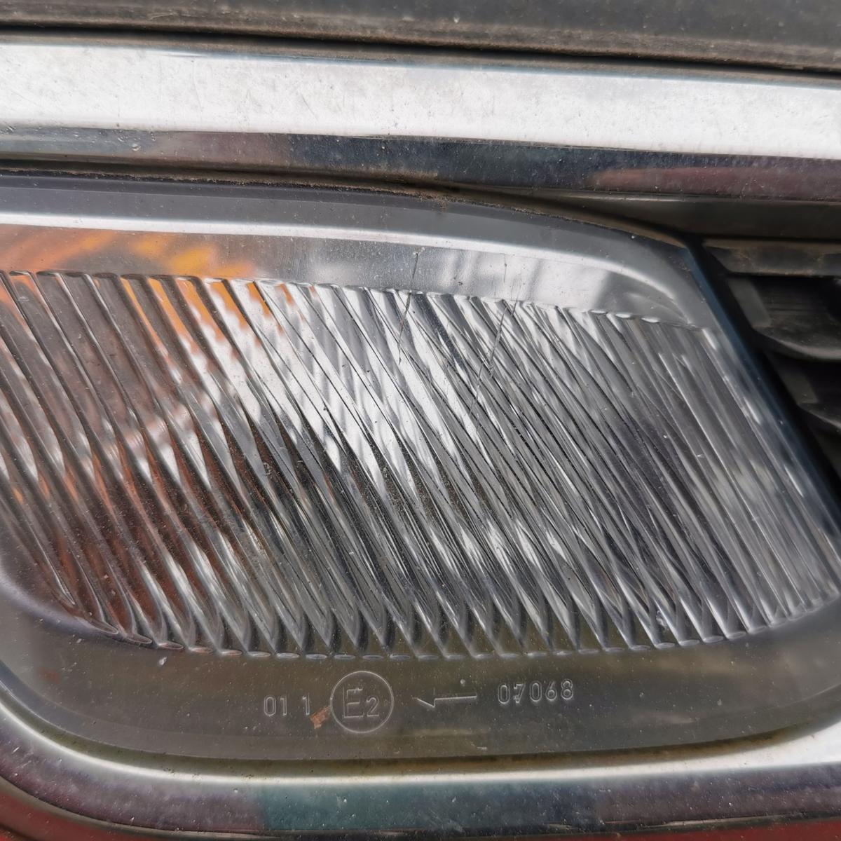 Nissan Micra K12 Kühlergrill Frontgrill Grill vorn rechts mit Blinkleuchte ab 09