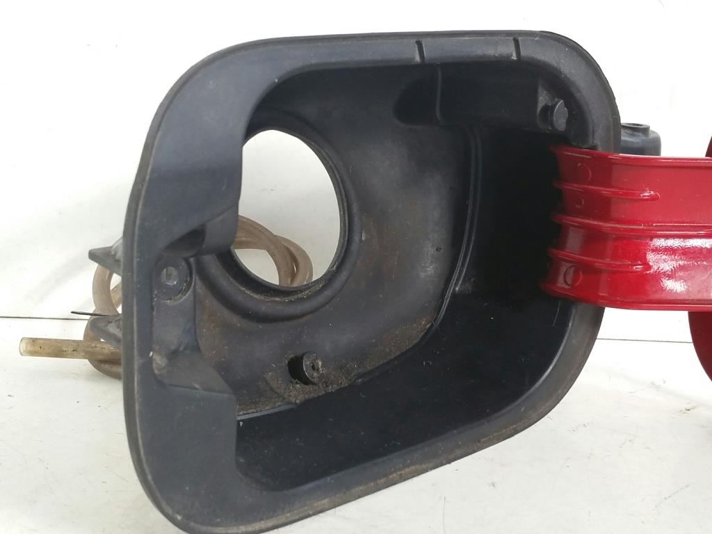 VW Jetta 1K2 original Tankklappe Tankdeckel Tankverschluss rot LA3H 1K5809857