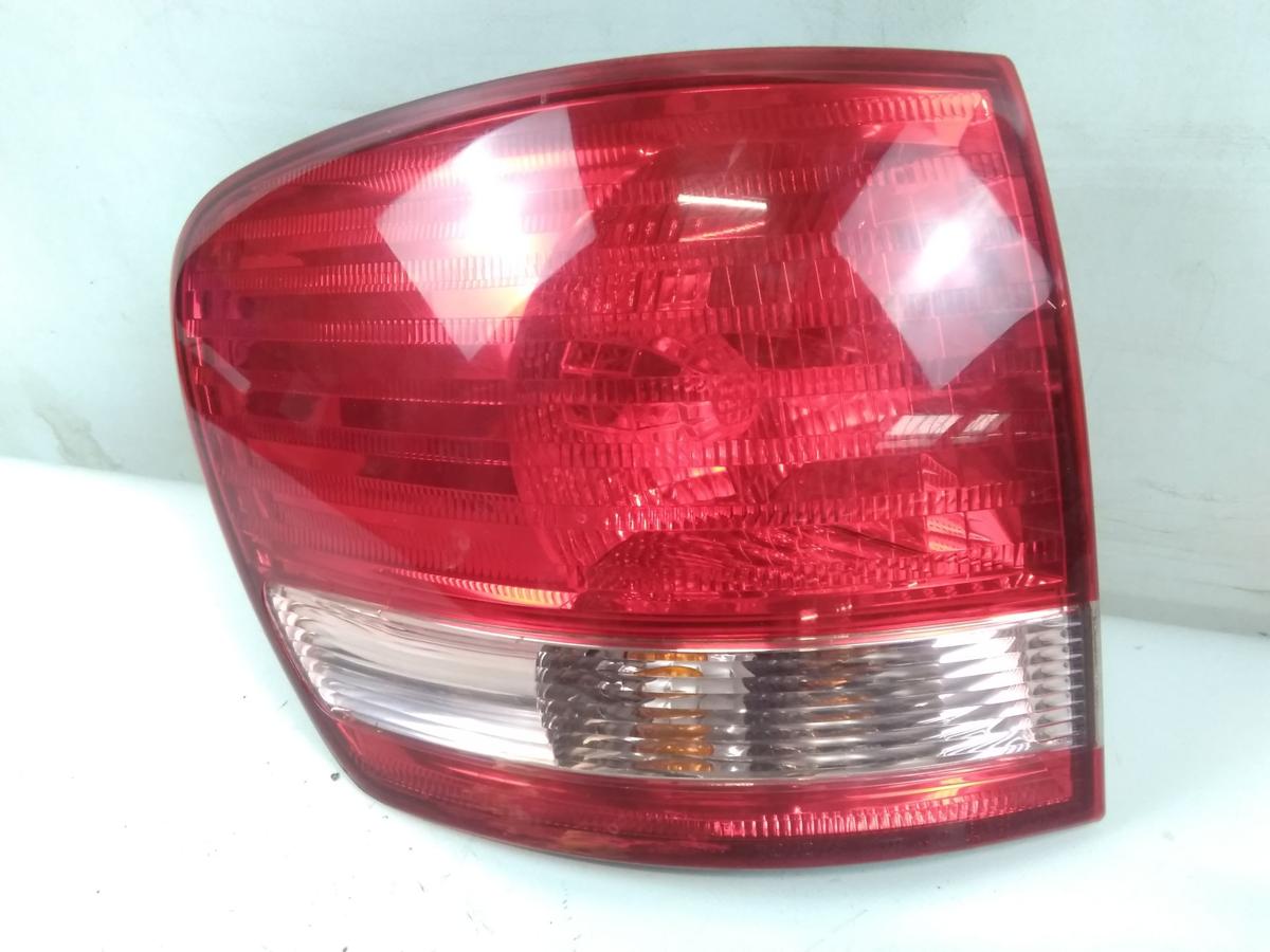 Toyota Avensis Verso original Rückleuchte Heckleuchte links außen Bj.2001