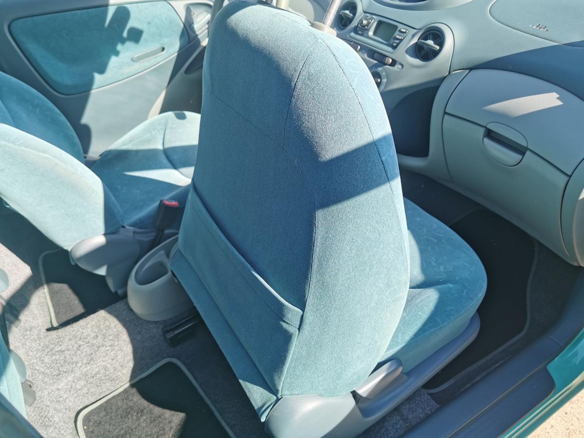 Toyota Yaris XP10 Beifahrersitz Sitz Autositz vorn rechts 3 Türer Velour