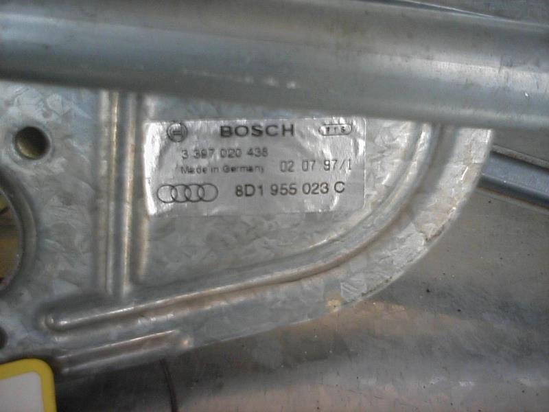 Audi A4 B5 Bj. 1997 Wischergestaenge vorn 8D1955023C Bosch 3397020438