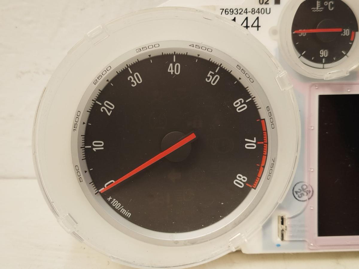 Opel Astra J Caravan Kombiinstrument Tacho Benzin OEM nicht entheiratet